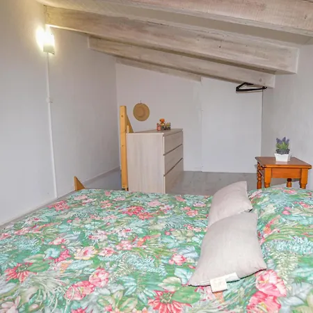 Сasa de vacaciones 1 Bedroom Lovely In *